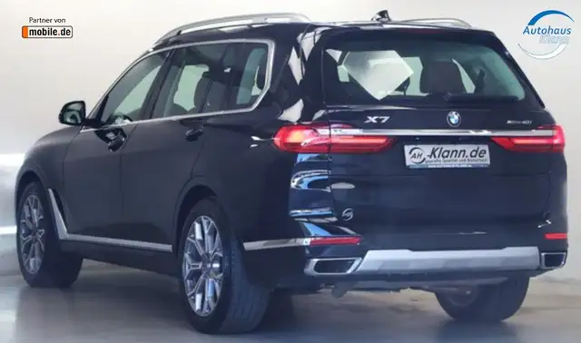 BMW X7 view 4