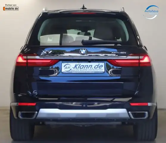 BMW X7 view 5