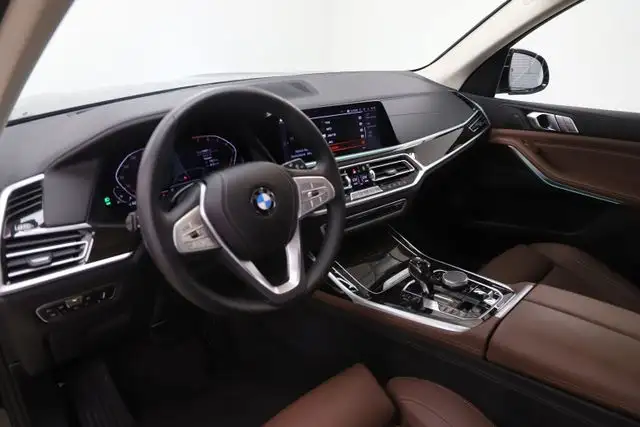 BMW X7 view 13