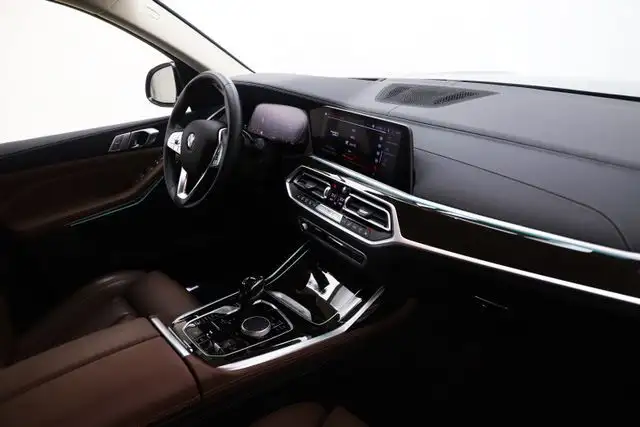 BMW X7 view 12