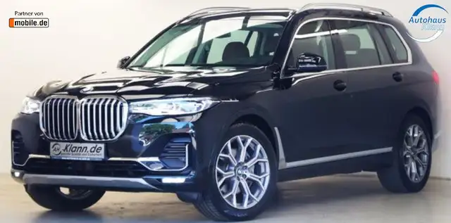 BMW X7 view 3