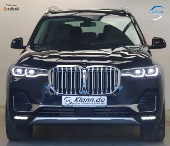 BMW X7 view 2