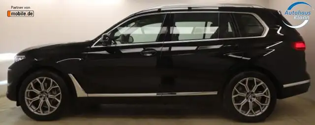 BMW X7 view 8