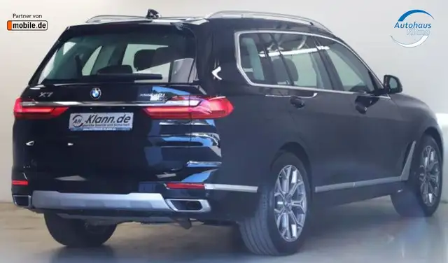 BMW X7 view 6