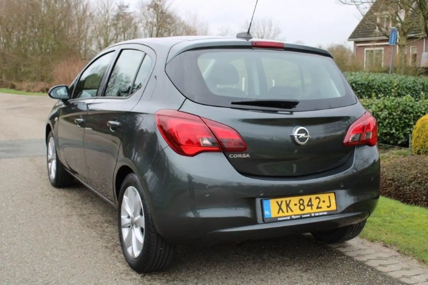 Opel Corsa 1.4i 90pk Favourite 5-drs airco/cruise/lm velgen/n Grijs - 2