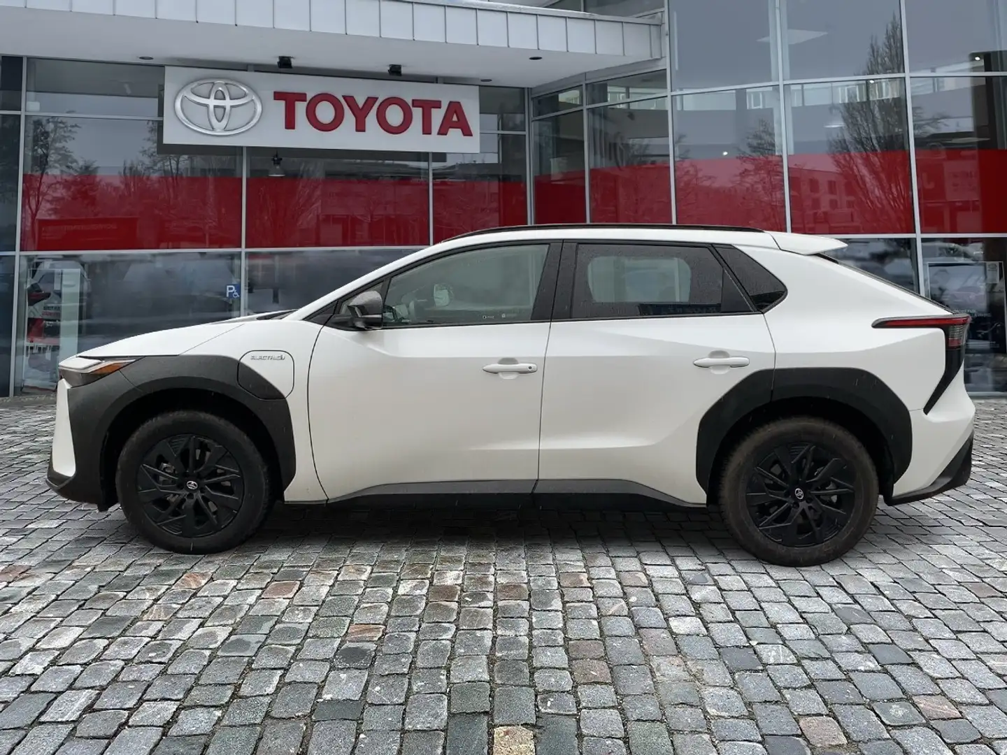 Toyota bZ4X Teamplayer 4x2 💥 PREISKNALLER 💥Abholung im schön Weiß - 1