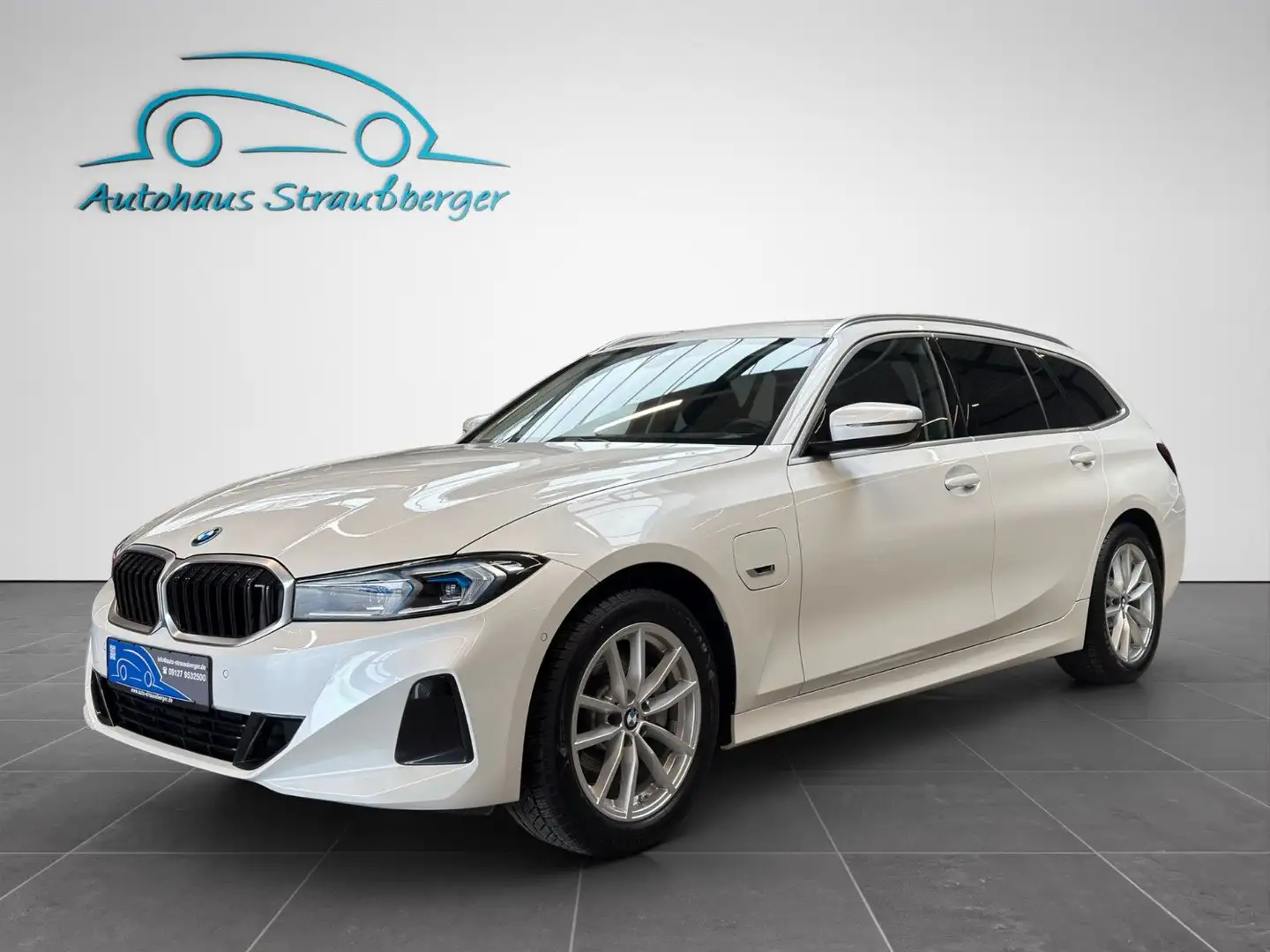 BMW 330 e Tour. Kamera HuD adapt.LED HiFi NP:70.000€ White - 2