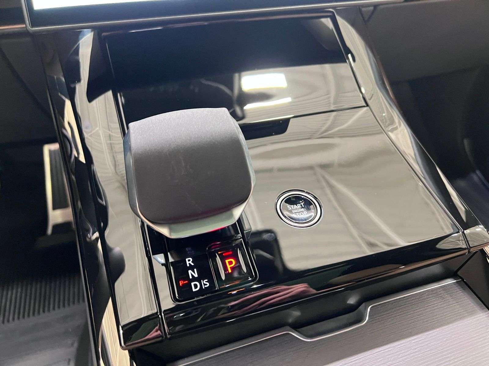 2026 Land Rover Range Rover Sport P400 DYNAMIC HSE thumb 17