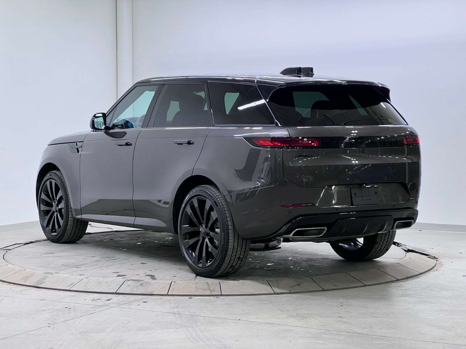 2026 Land Rover Range Rover Sport P400 DYNAMIC HSE alt 3