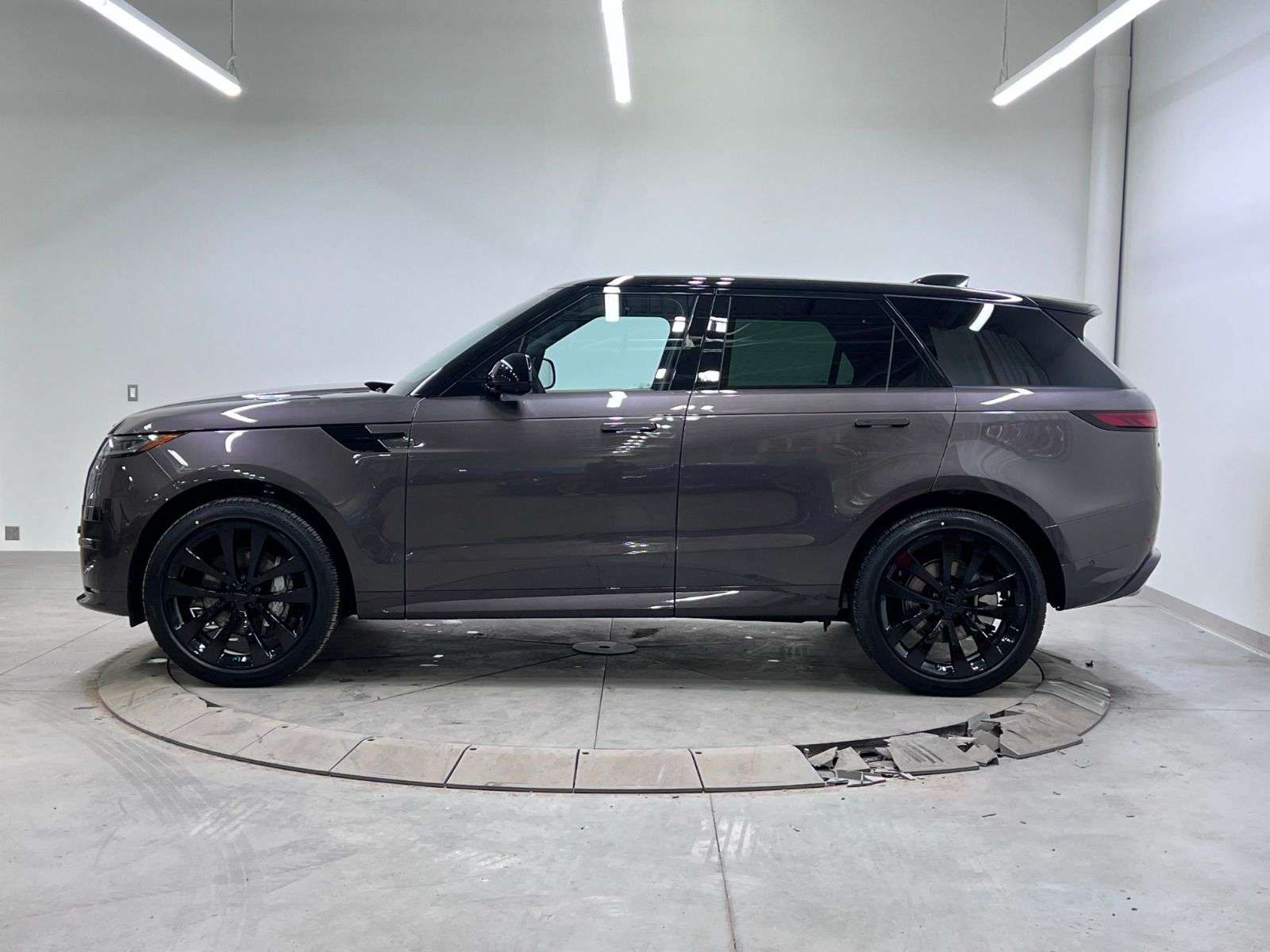 2026 Land Rover Range Rover Sport P400 DYNAMIC HSE alt 2