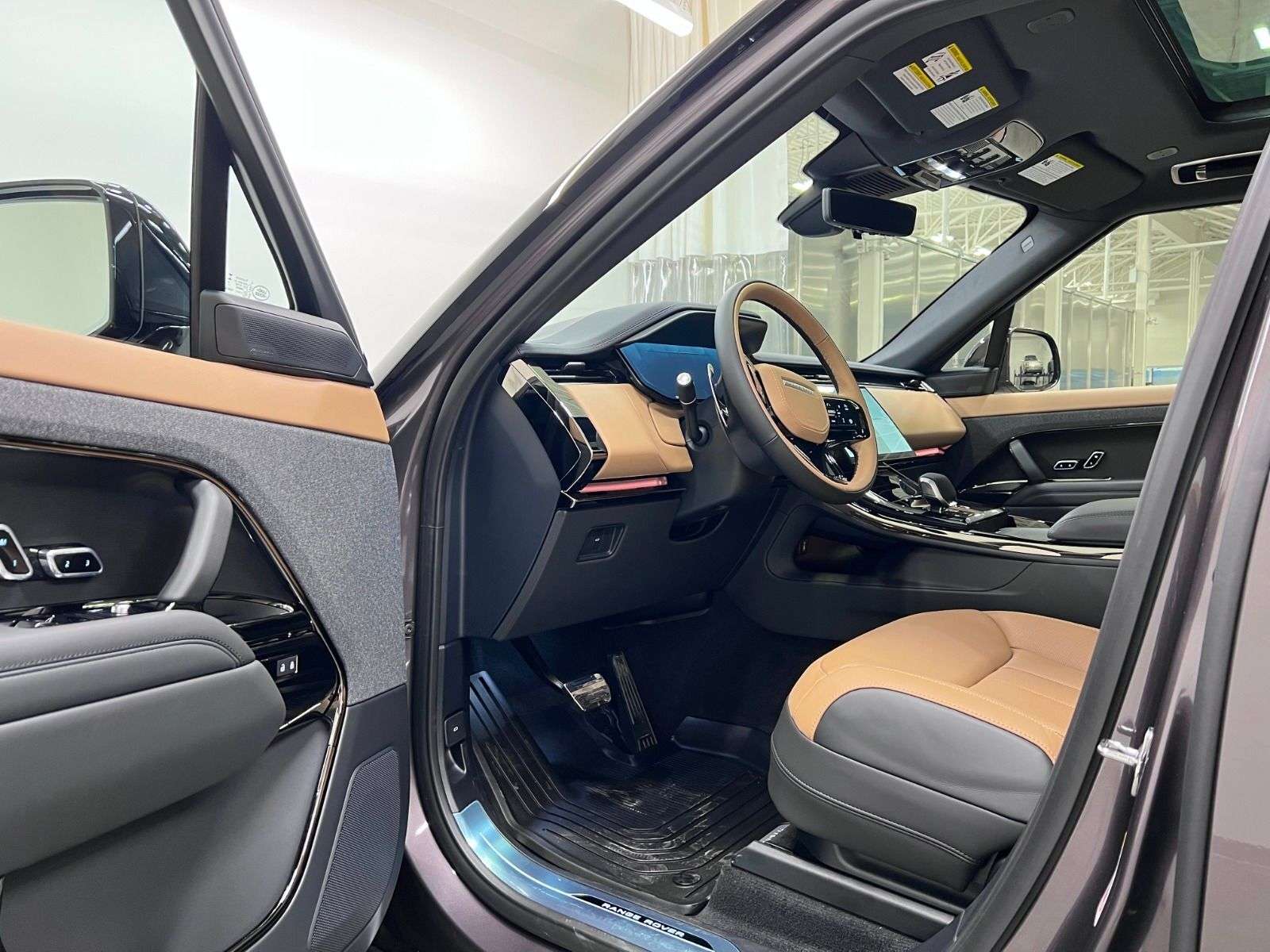 2026 Land Rover Range Rover Sport P400 DYNAMIC HSE alt 4