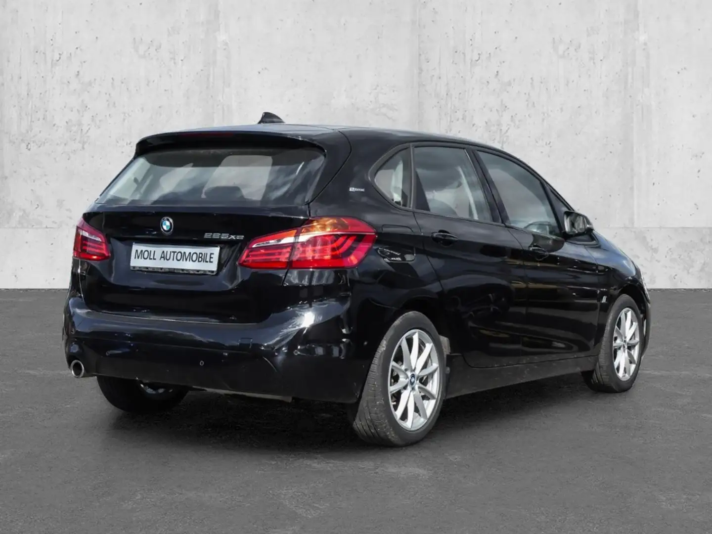 BMW 225 Active Tourer xe Advantage iPerformance EU6d-T Nav Schwarz - 2