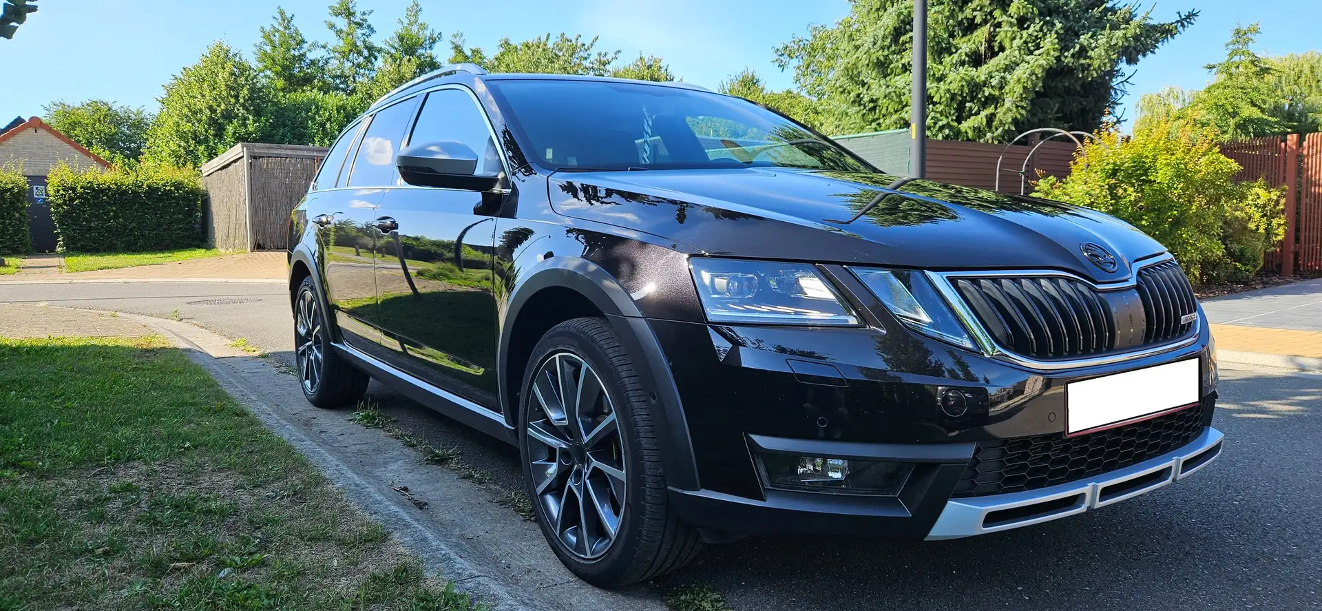 Skoda Octavia Octavia Combi 2.0 TSI 4x4 DSG Scout Noir - 1