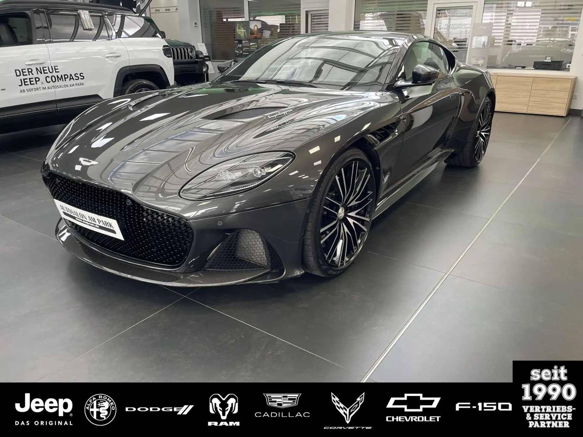 애스턴마틴 DBS Coupe 2021 건메탈 사진 1