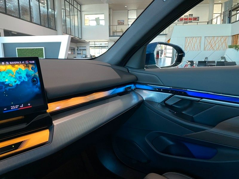 BMW 550 e Lim xDr. M-Sport SurrView Sbel HUD AHK ACC — photo 44