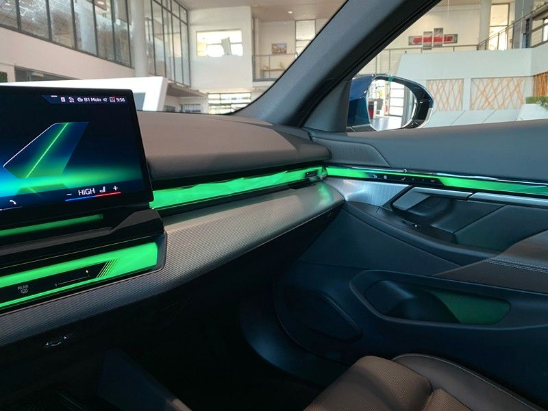 BMW 550 e Lim xDr. M-Sport SurrView Sbel HUD AHK ACC — photo 34