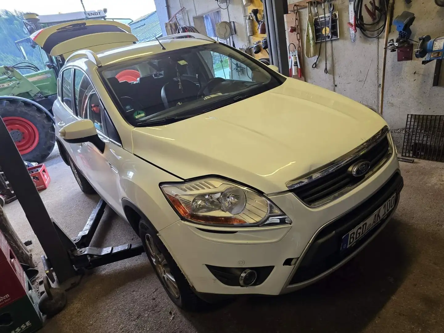 Ford Kuga 2,0 Titanium 4x4 TDCI DPF - 1