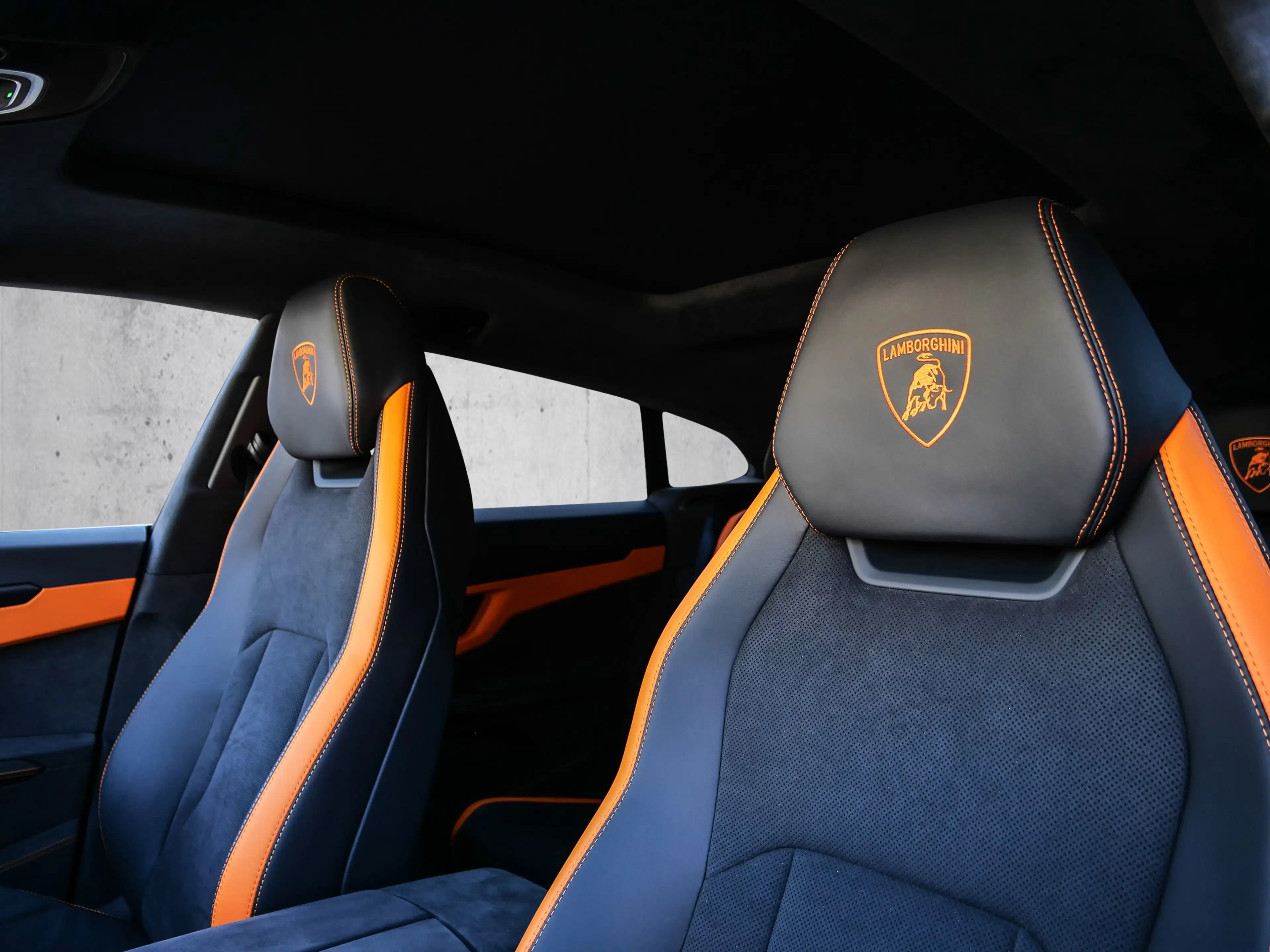 Lamborghini Urus SE Arancio Borealis, Park Assistance Package — photo 11