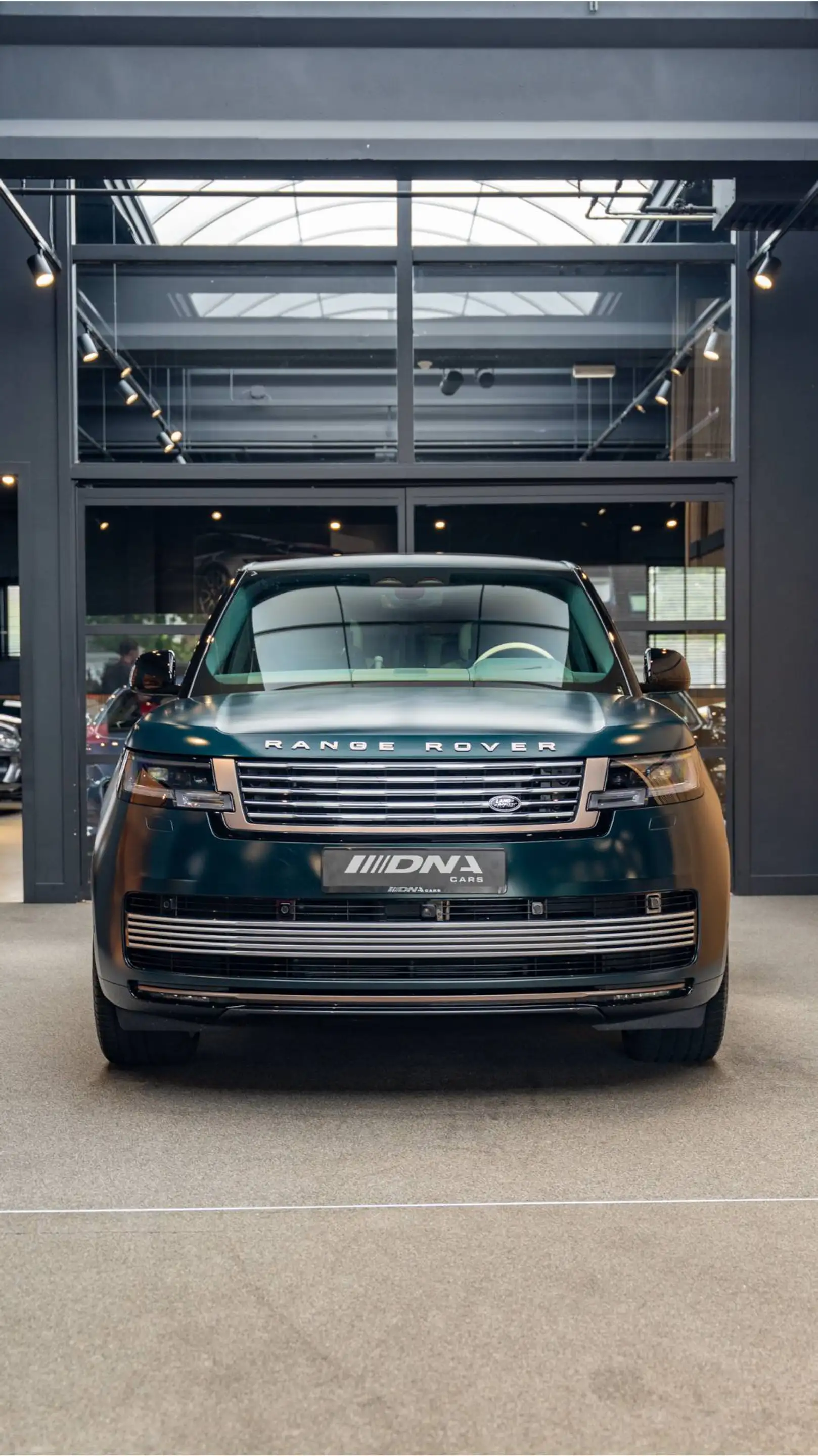 Land Rover Range Rover P550e SV Serenity Pack 23'' SV 3.0 P550e SV PHEV S — photo 22