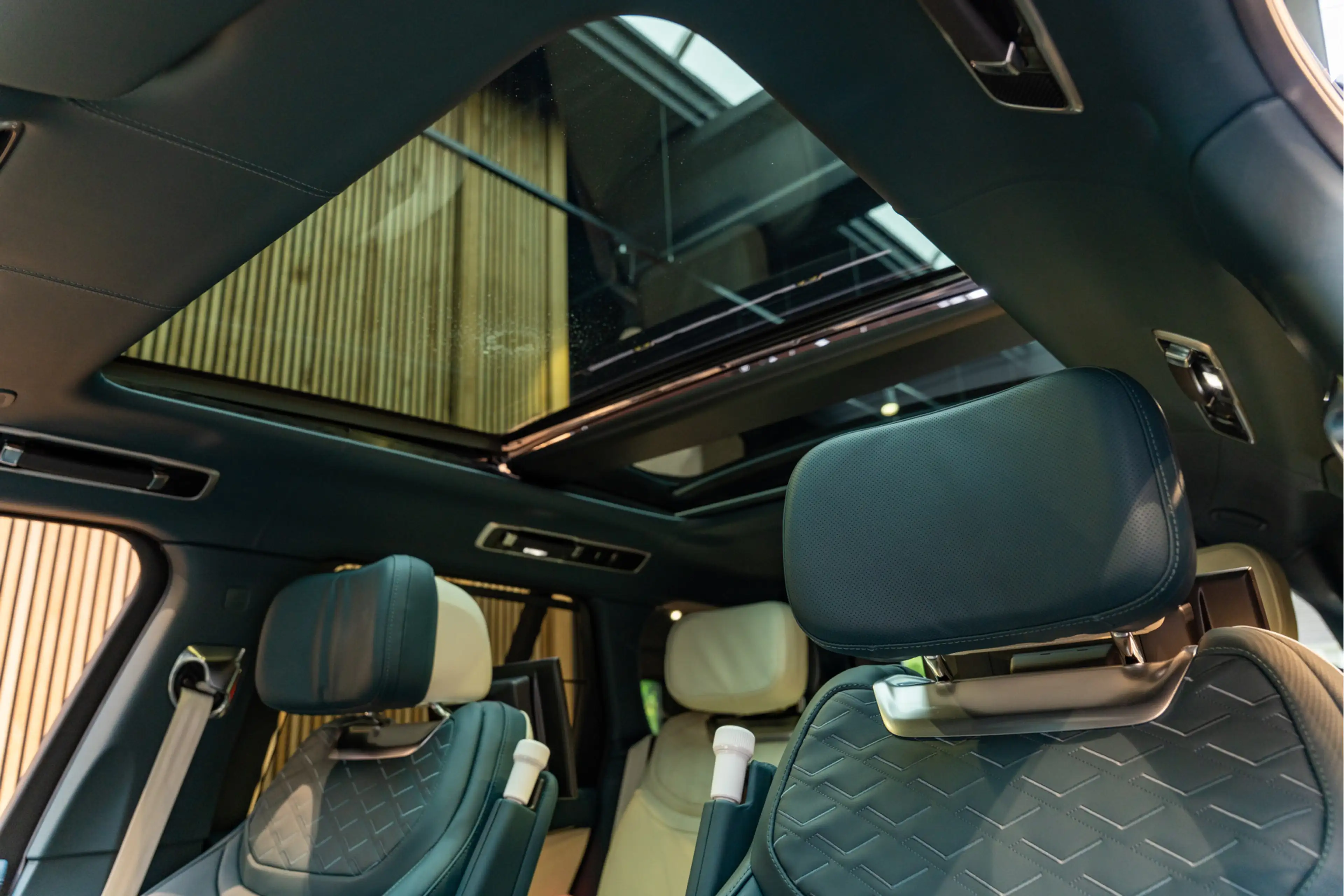 Land Rover Range Rover P550e SV Serenity Pack 23'' SV 3.0 P550e SV PHEV S — photo 46