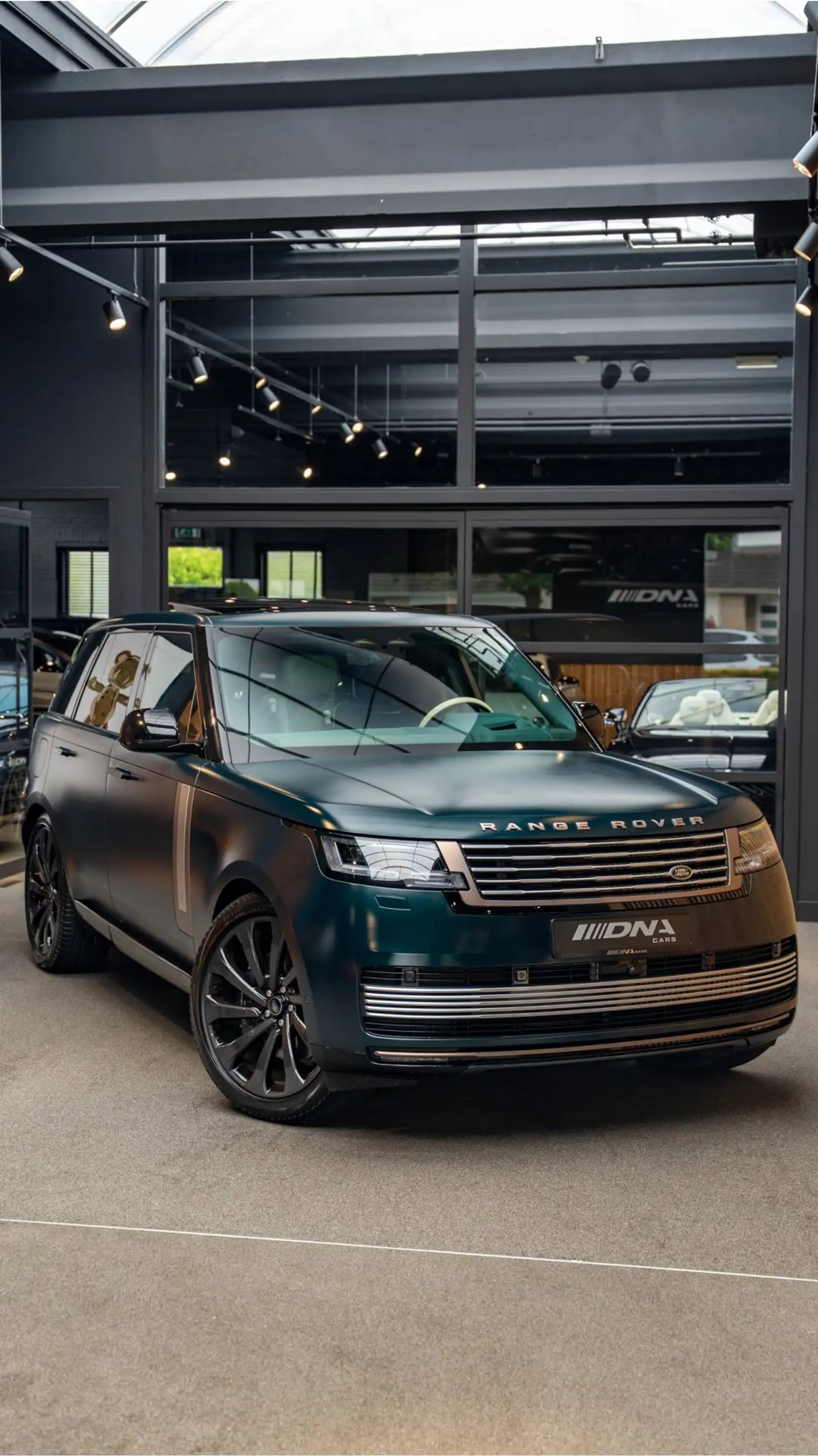Land Rover Range Rover P550e SV Serenity Pack 23'' SV 3.0 P550e SV PHEV S — photo 20