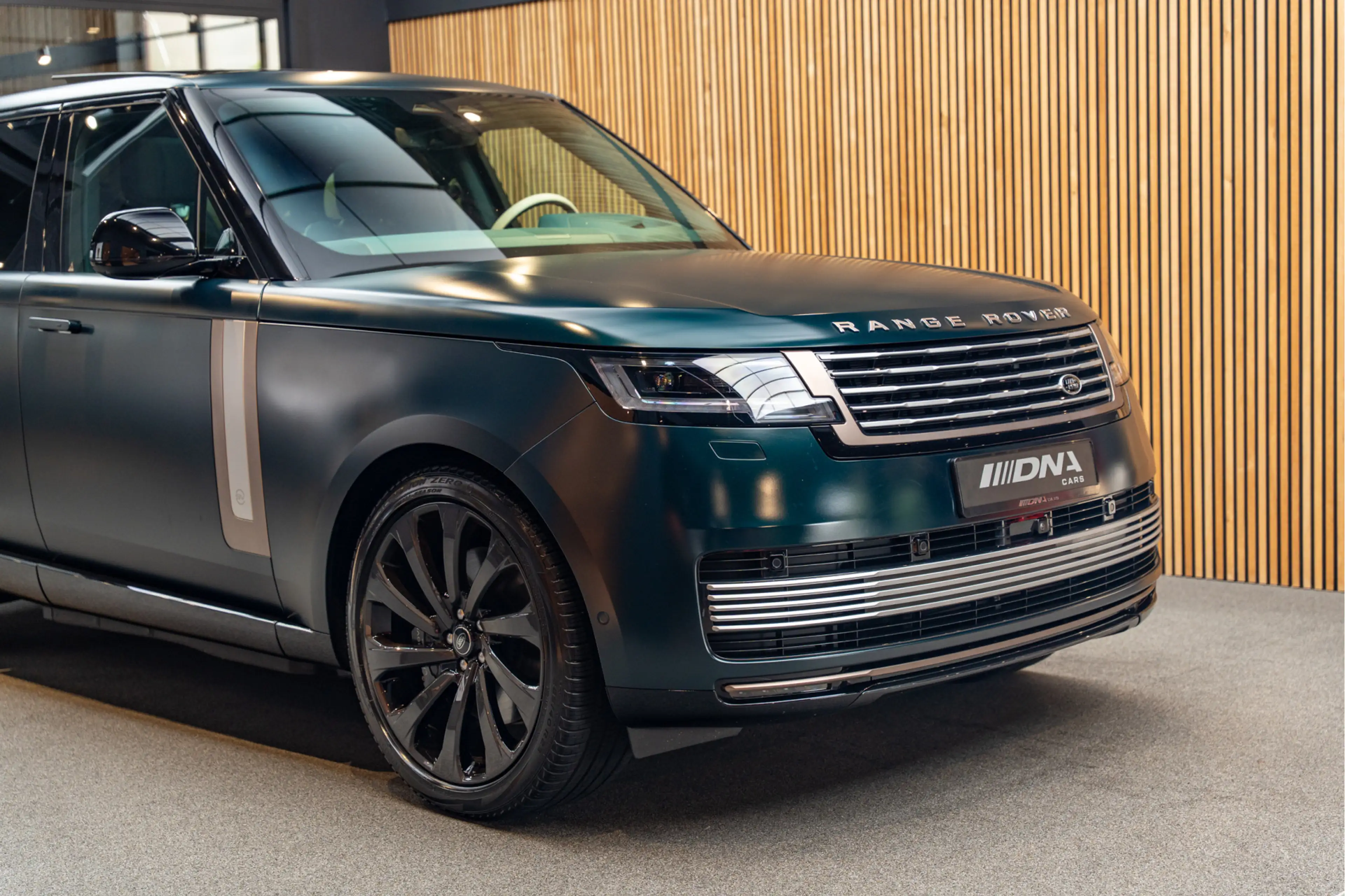 Land Rover Range Rover P550e SV Serenity Pack 23'' SV 3.0 P550e SV PHEV S — photo 11