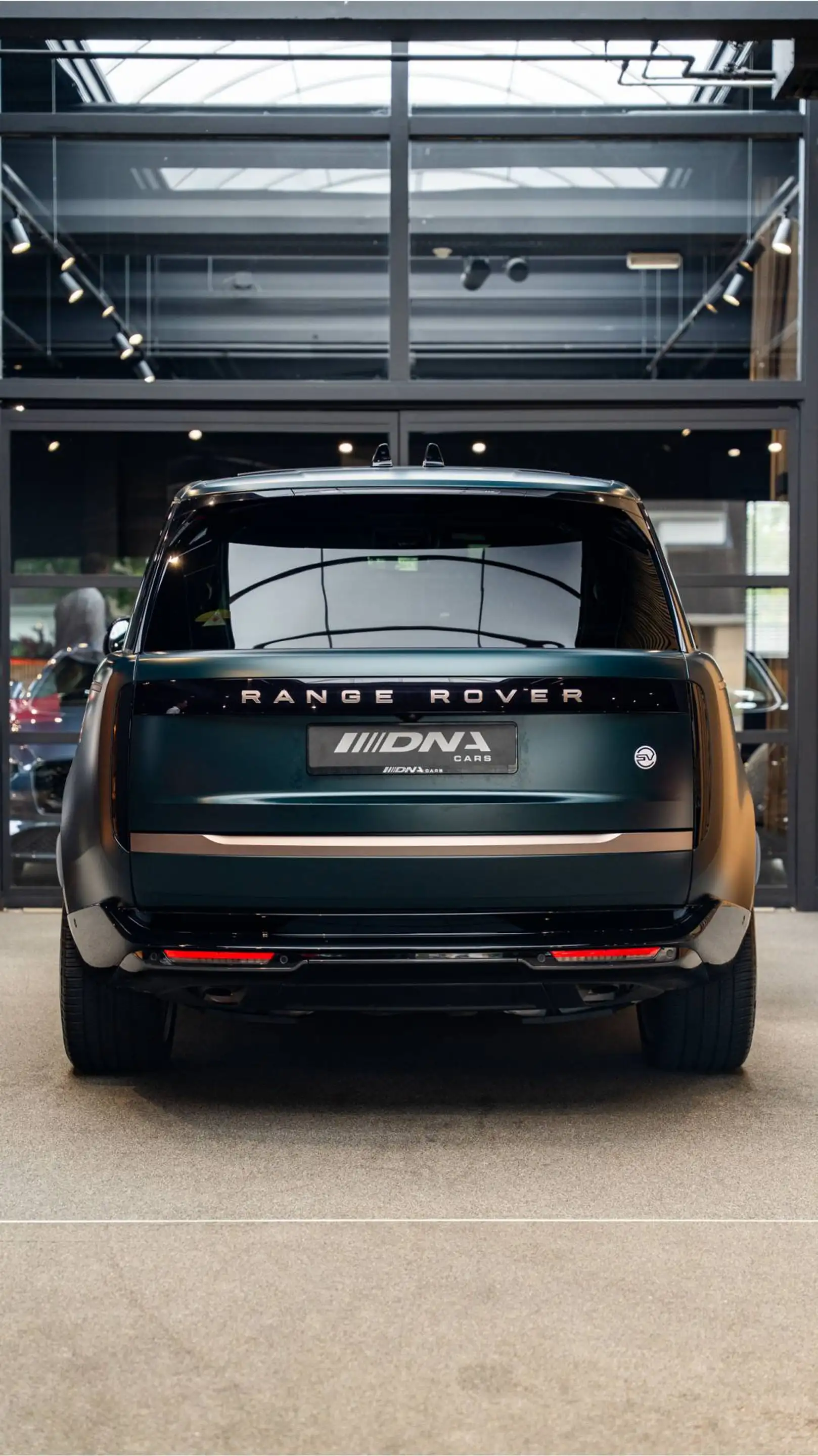 Land Rover Range Rover P550e SV Serenity Pack 23'' SV 3.0 P550e SV PHEV S — photo 24