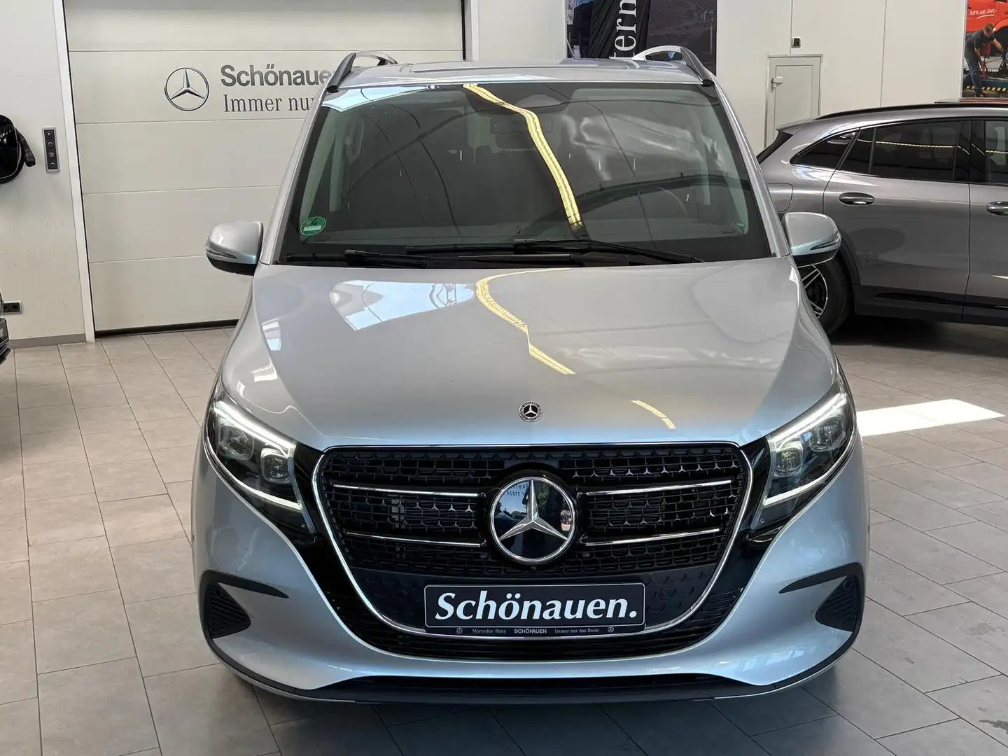 Mercedes-Benz V 250 d STYLE Lang AHK+MBEAM+7SITZ+DISTR+THERMOT Silber - 2