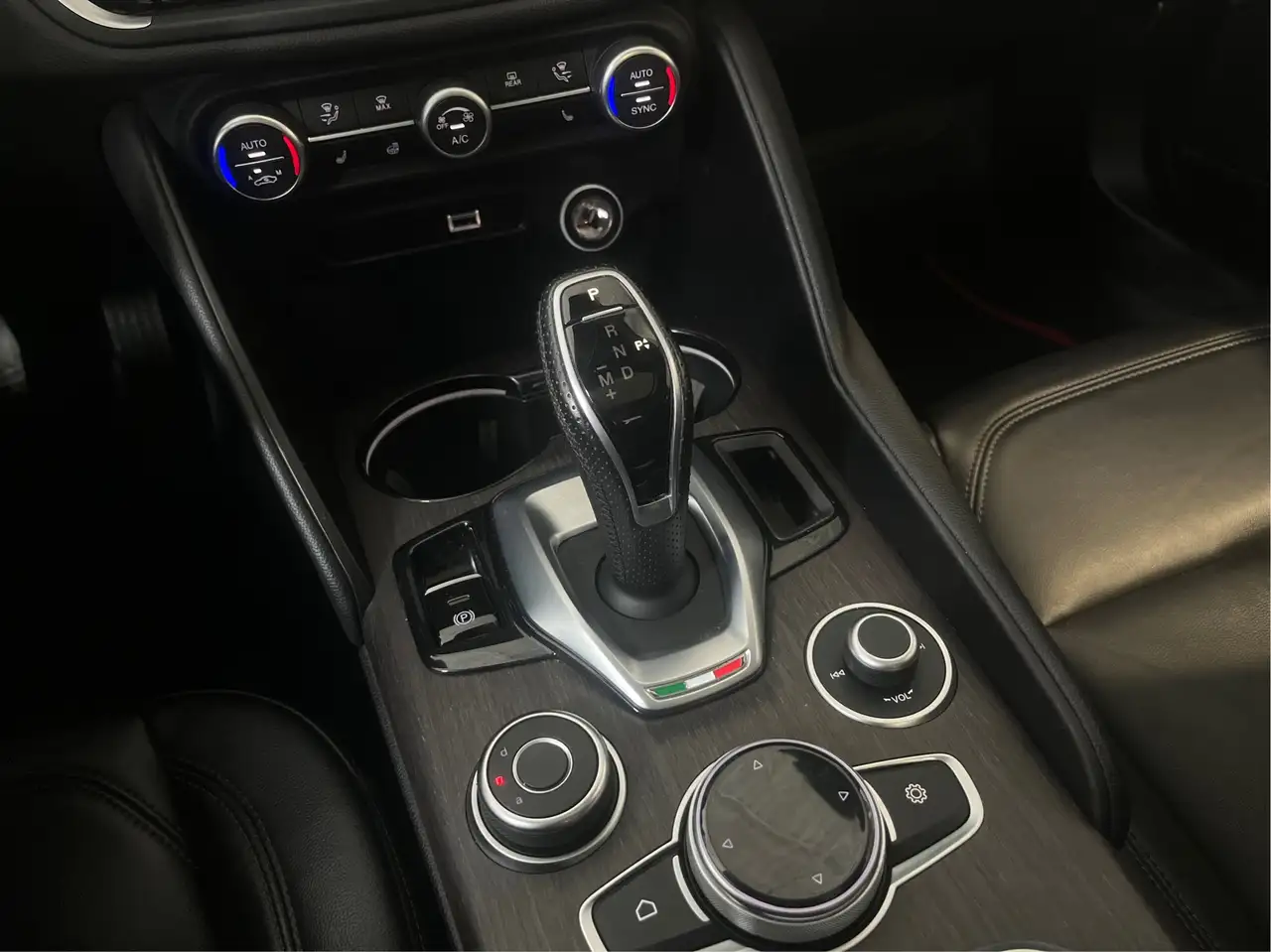 Alfa Romeo Giulia снимка Alfa Romeo Giulia