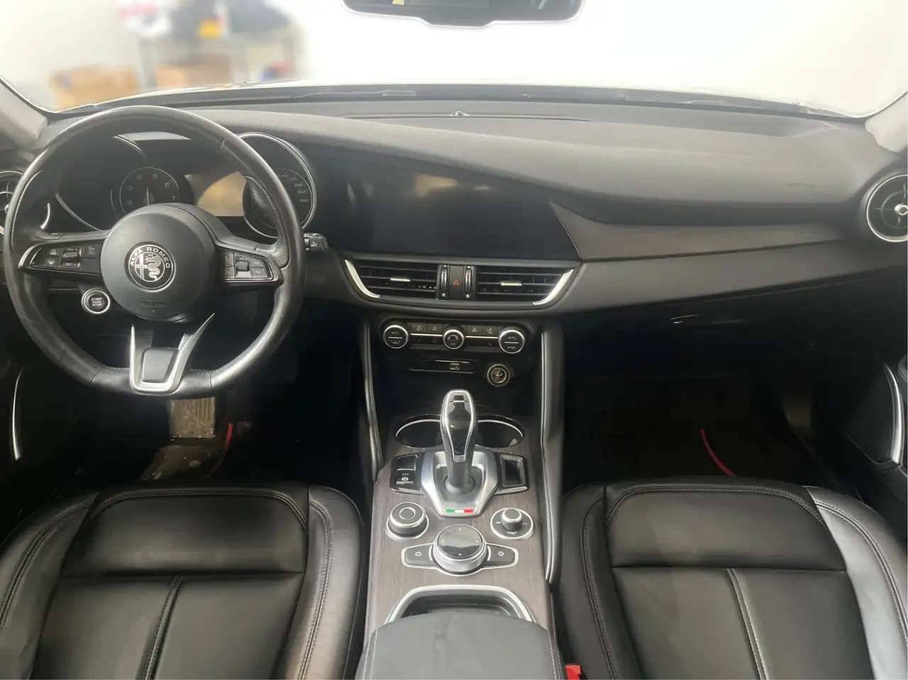 Alfa Romeo Giulia снимка Alfa Romeo Giulia