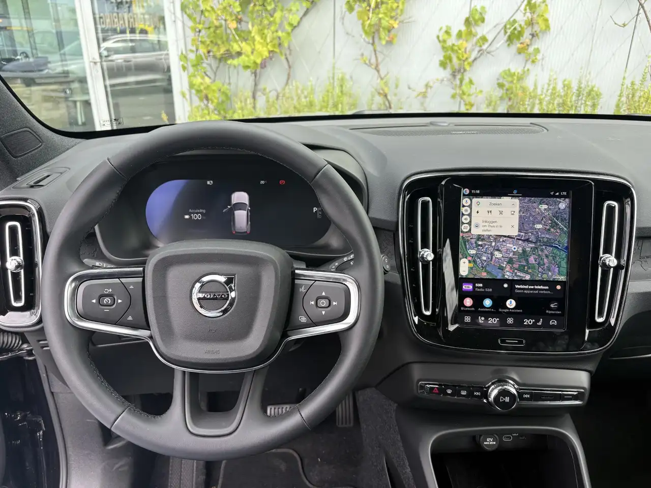 Volvo EX40 2026