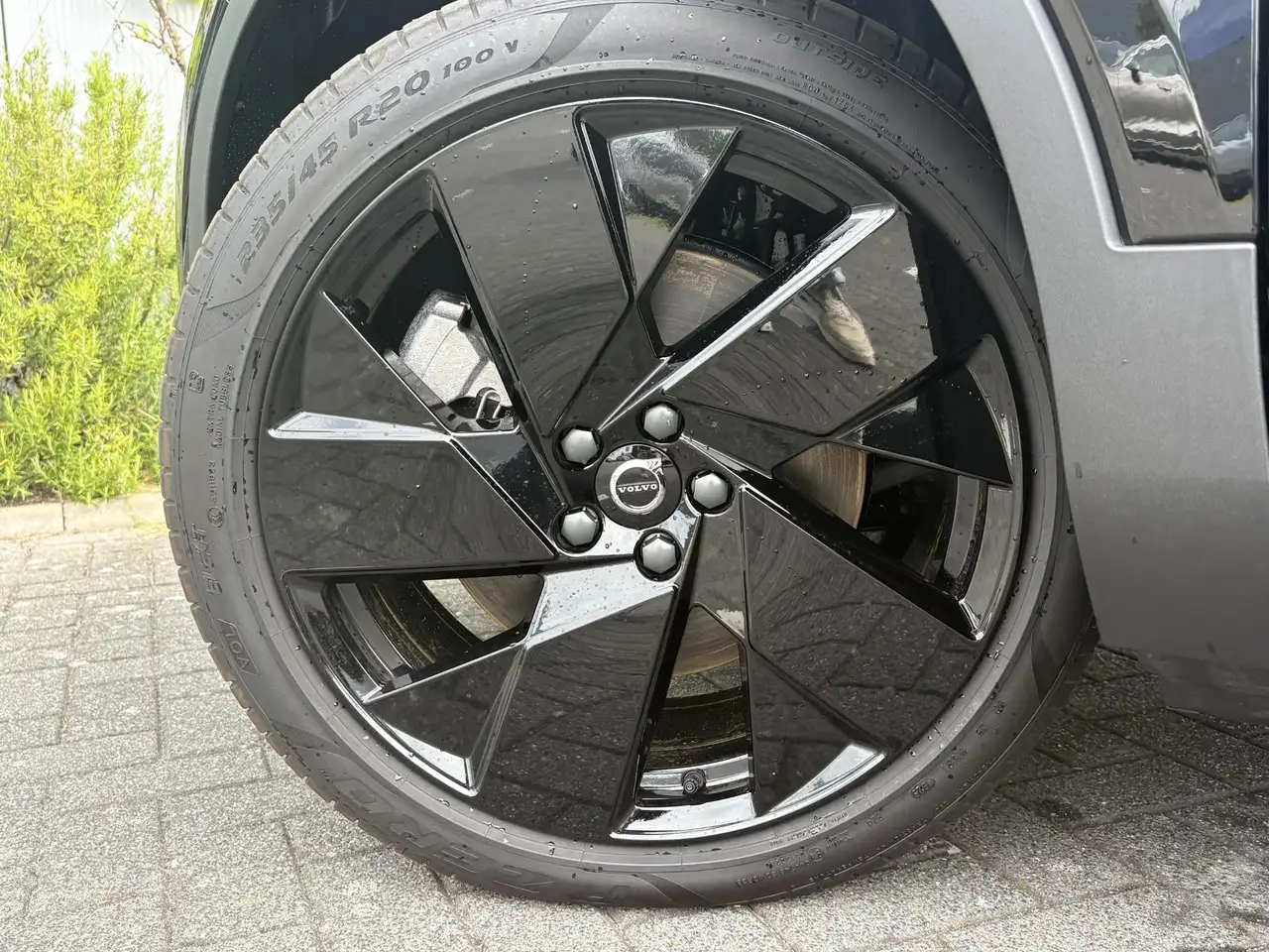 Volvo EX40 2026