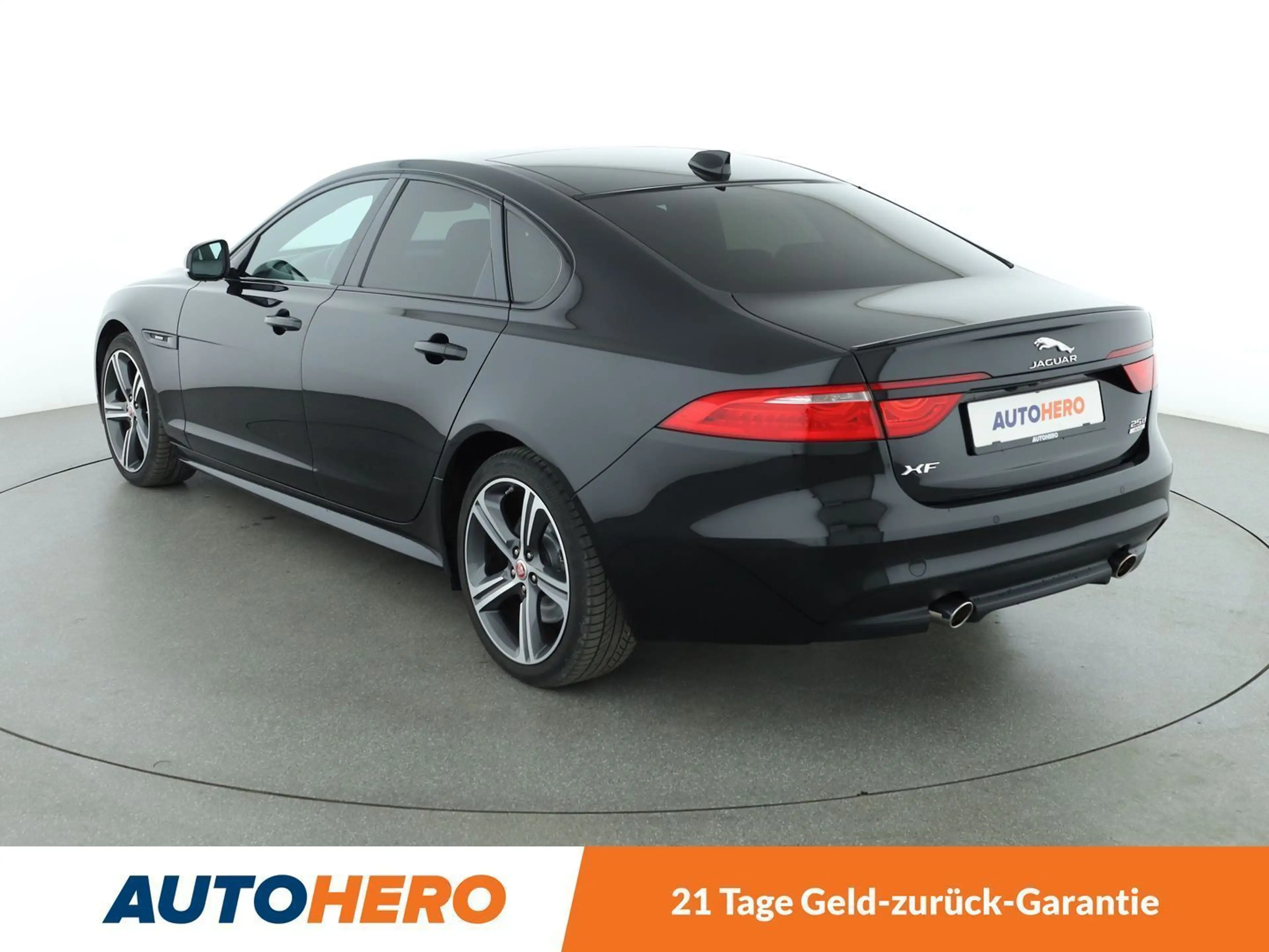 Jaguar XF 3.0 D V6 AWD Aut*NAVI*XENON*TEMPO*CAM*PDC*SHZ* — photo 4