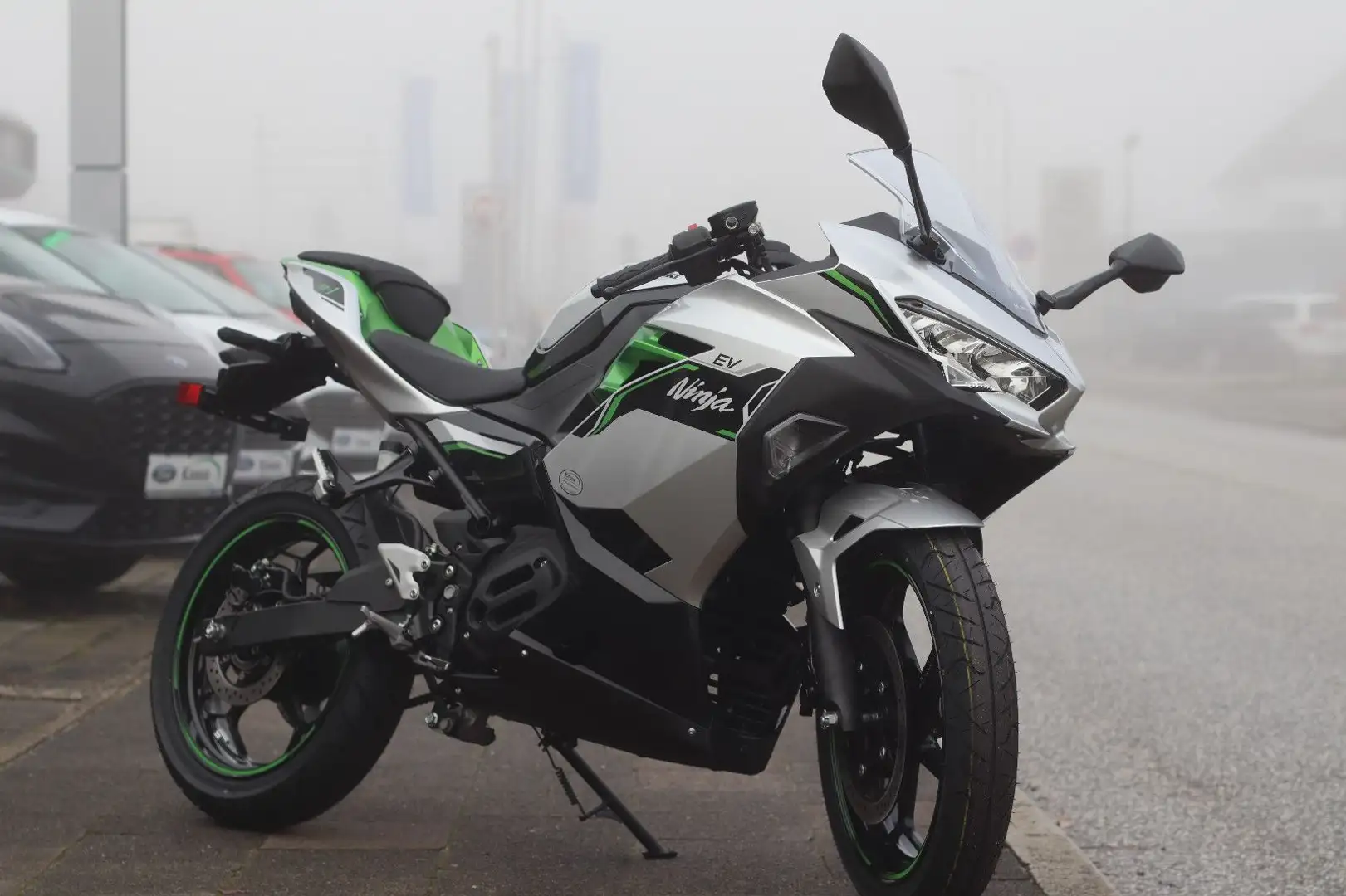 Kawasaki Ninja e-1 Silber - 1