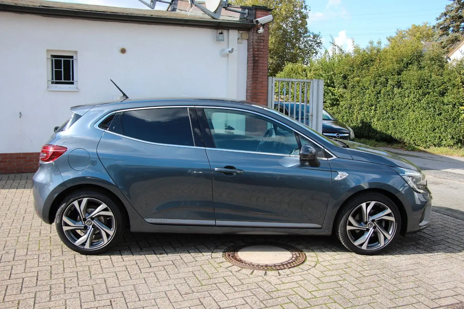 Renault Clio TCe 100 X-tronic Intens R.S Line LED/ 26412 Grau - 2