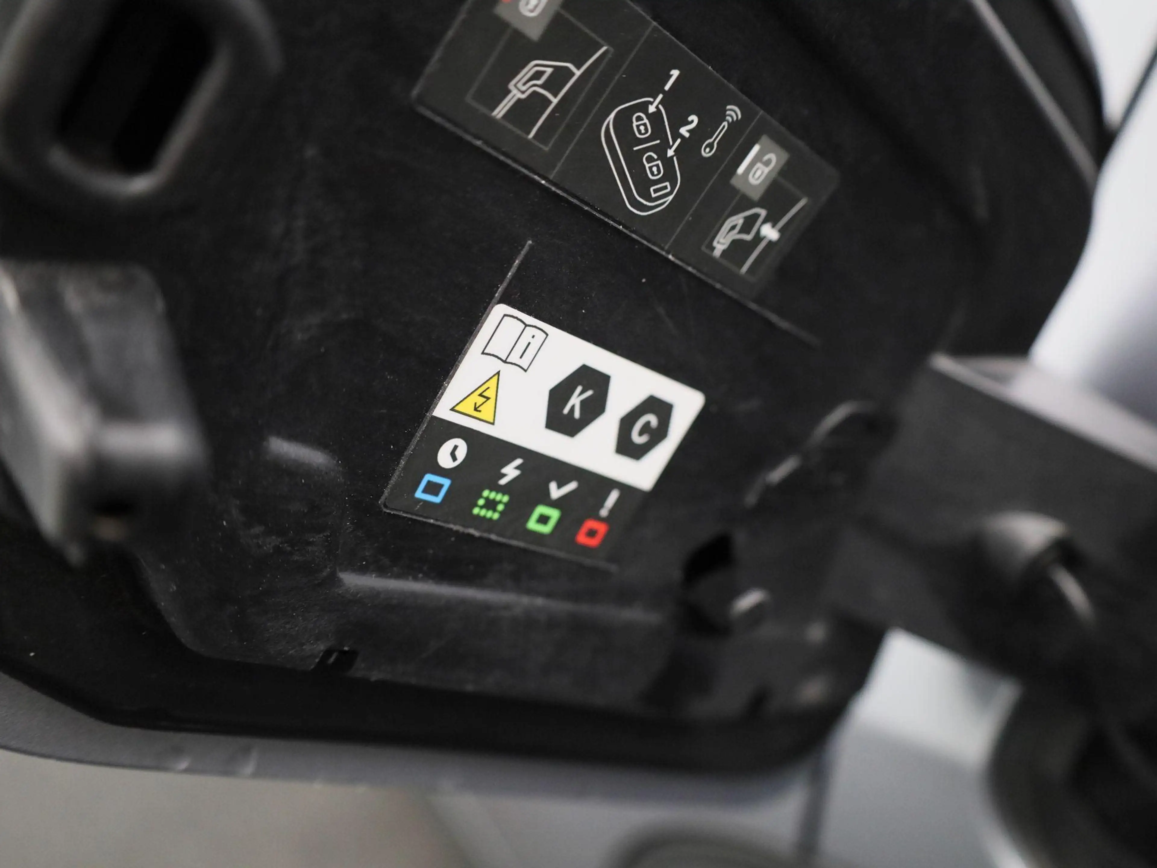 Peugeot e-2008 e-2008 Active Pack LED | NAVI | Carplay /android — photo 14