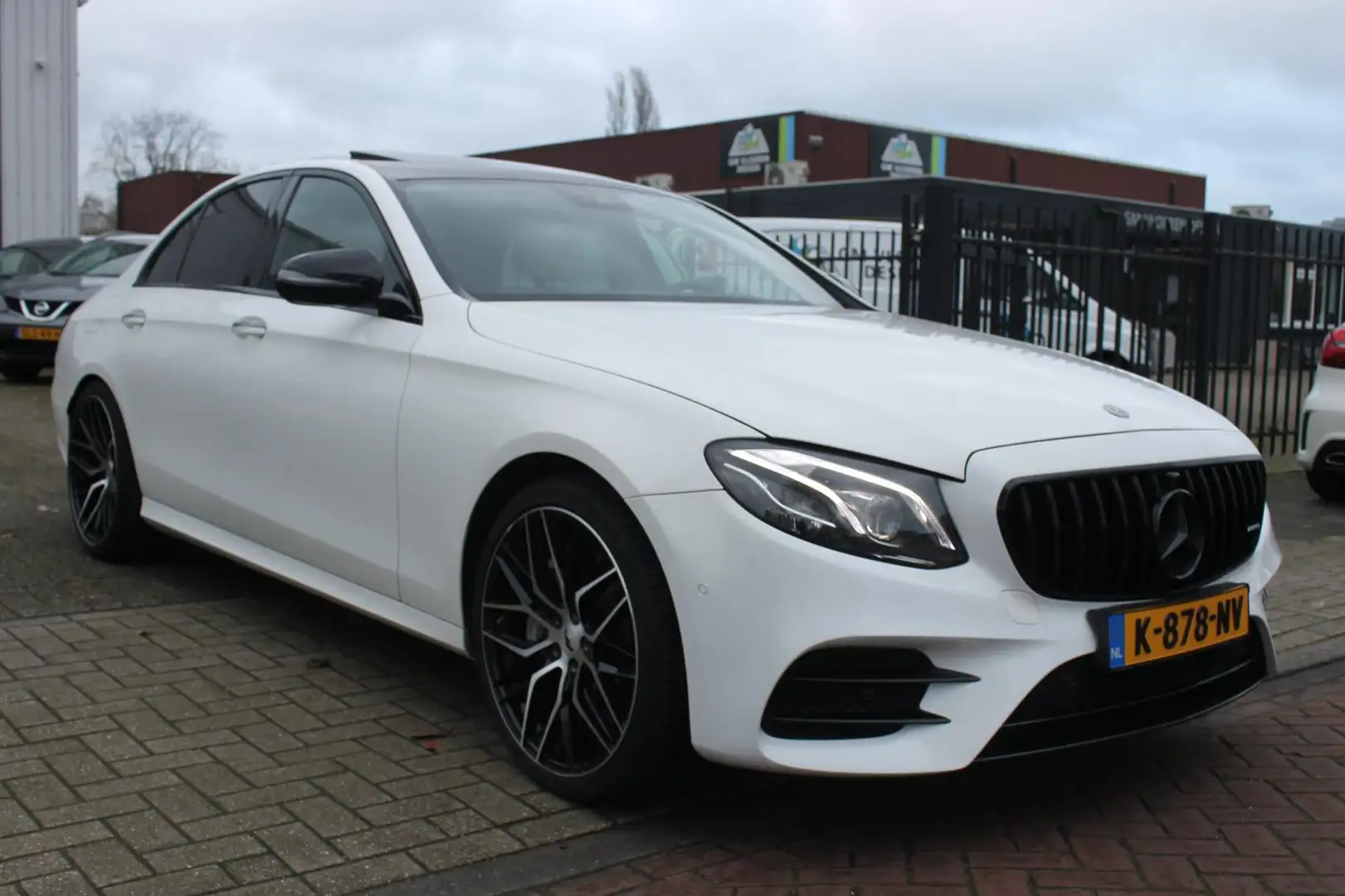 Mercedes-Benz E 300 AMG 4 Matic Premium Plus Memory Burmester Keyless! Fehér - 2