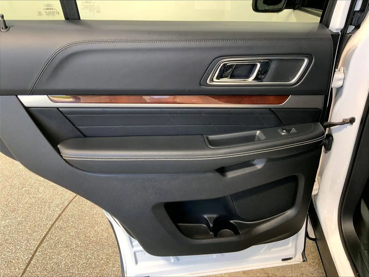 Ford Explorer photo Ford Explorer