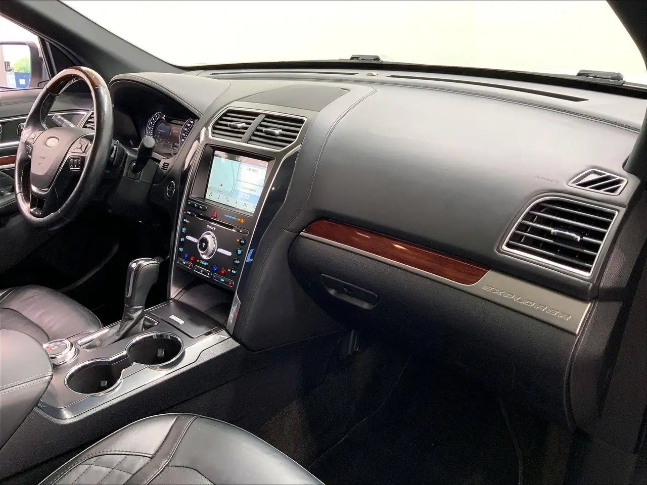 Ford Explorer photo Ford Explorer