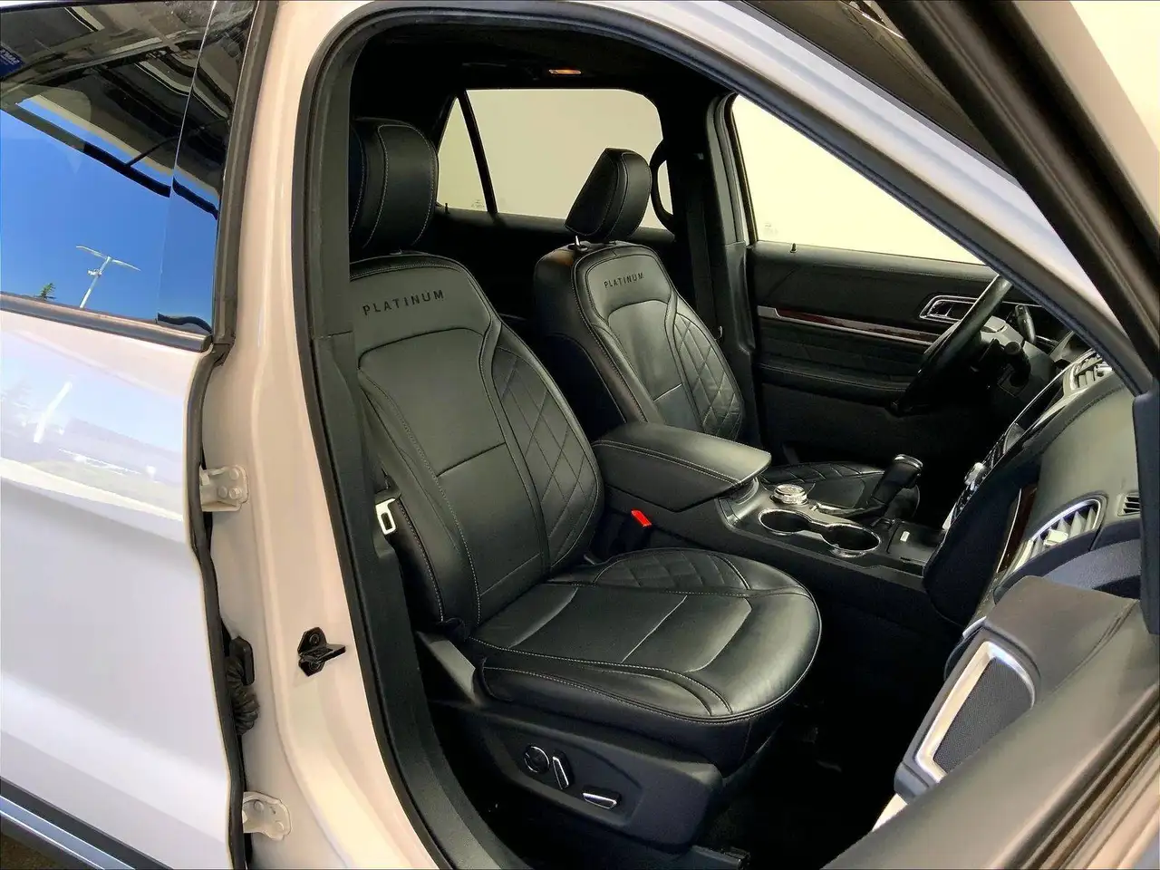 Ford Explorer photo Ford Explorer