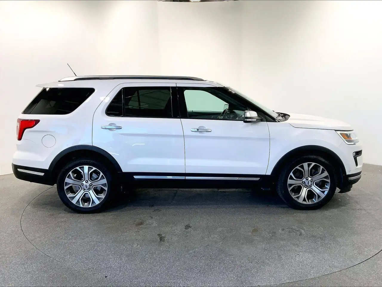 Ford Explorer photo Ford Explorer