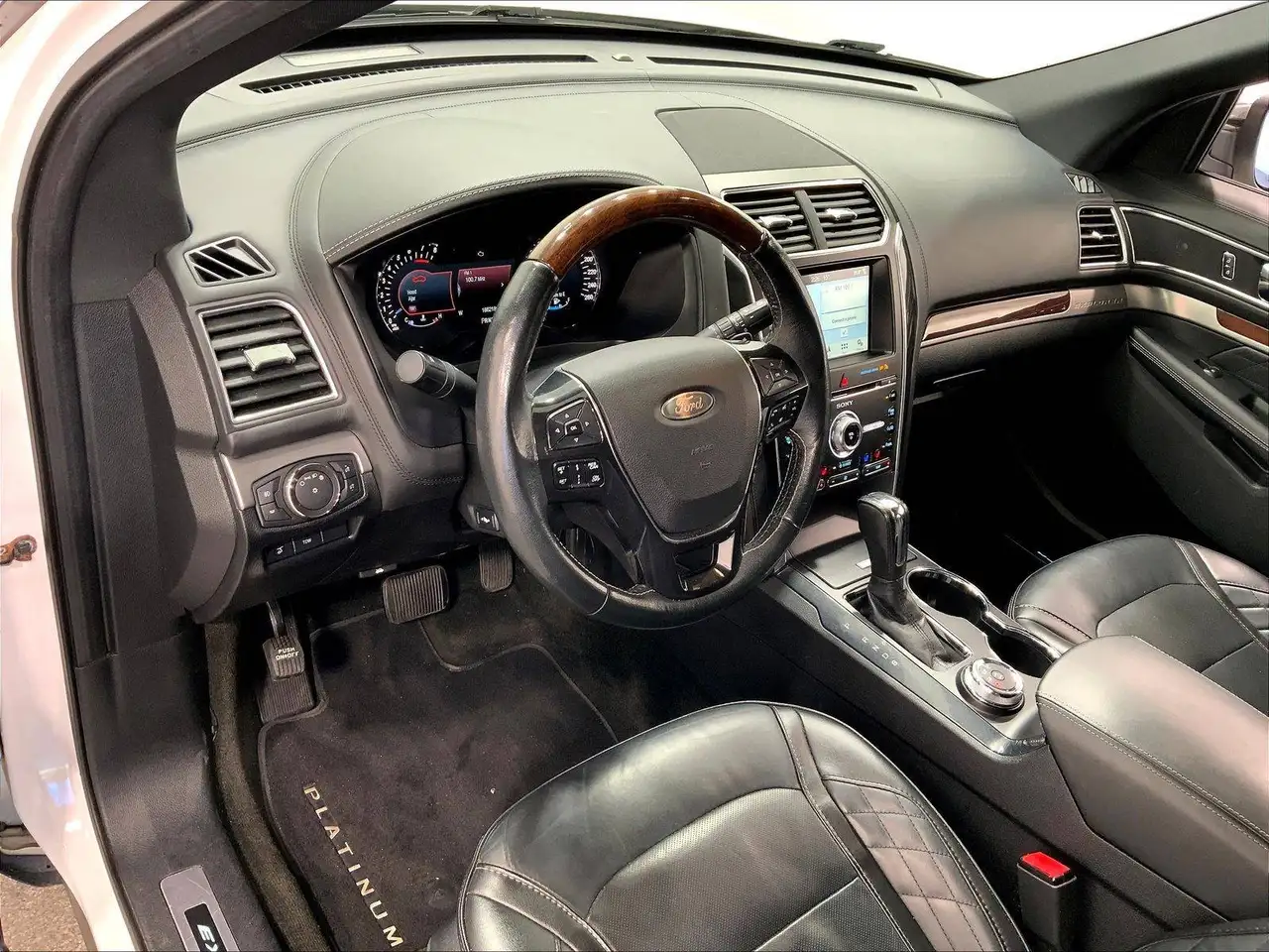 Ford Explorer photo Ford Explorer