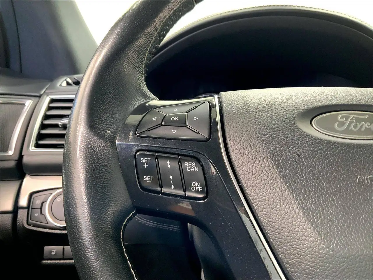 Ford Explorer photo Ford Explorer