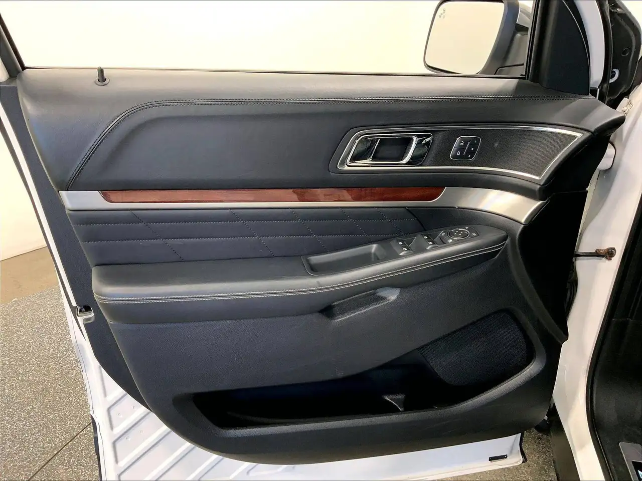 Ford Explorer photo Ford Explorer