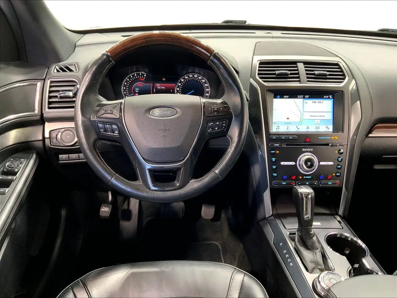 Ford Explorer photo Ford Explorer