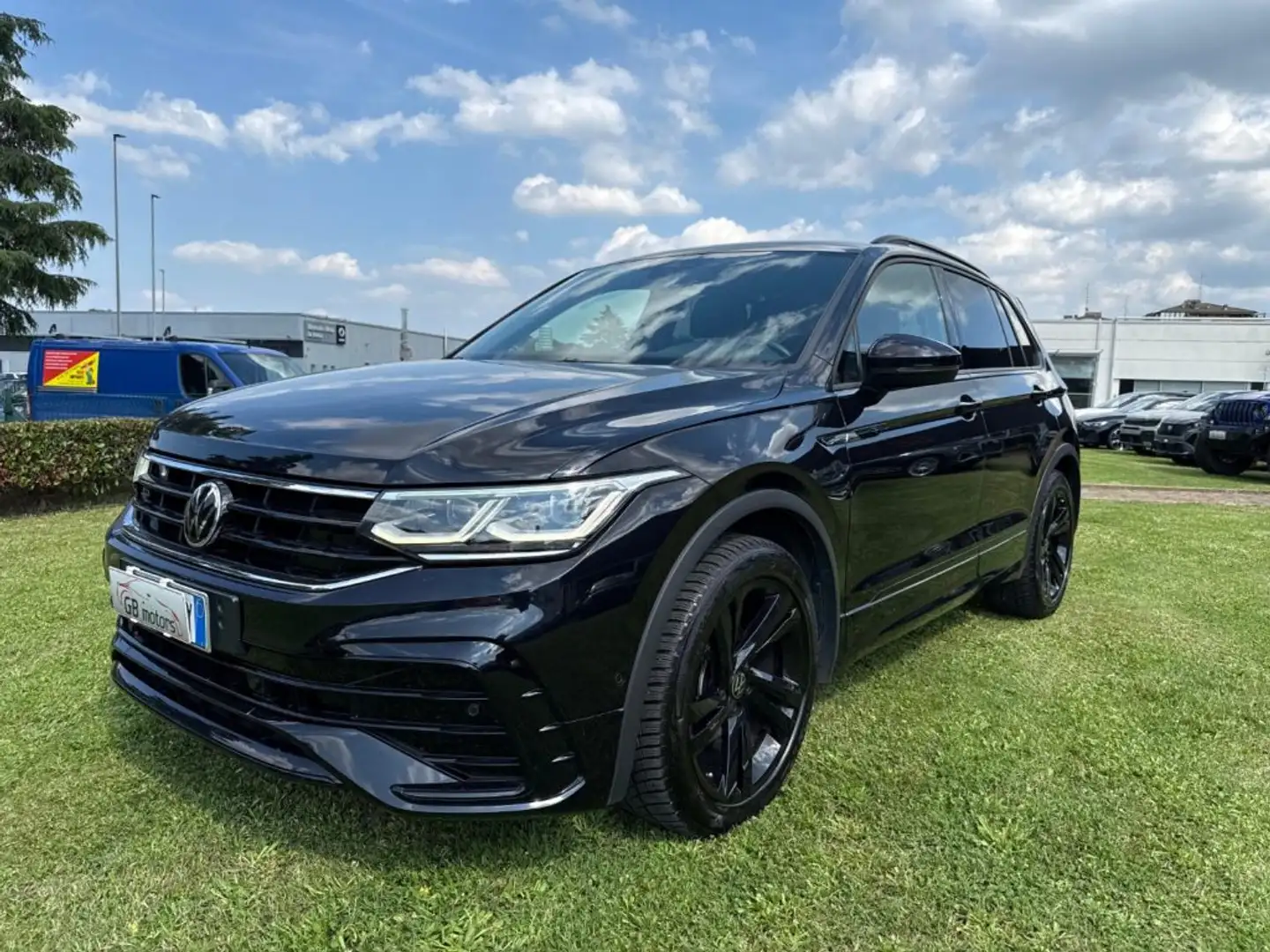 Volkswagen Tiguan 2.0 TDI 150 CV SCR DSG R-Line NAVI - LED - ACC Zwart - 1