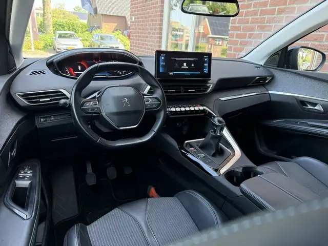 Peugeot 5008 view 3