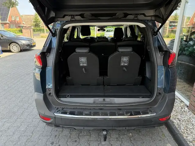 Peugeot 5008 view 11