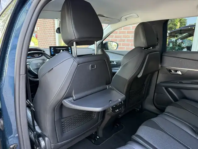 Peugeot 5008 view 5