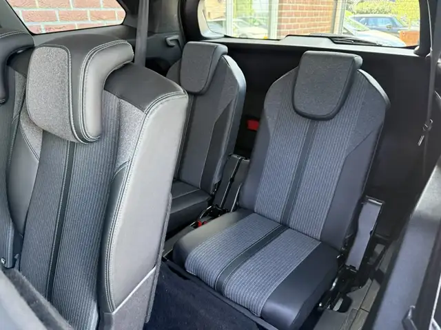 Peugeot 5008 view 8